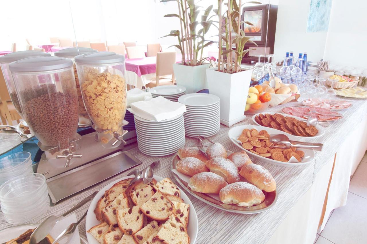Hotel Aria Di Mare - Bed & Brunch In Centro A ريتشوني المظهر الخارجي الصورة