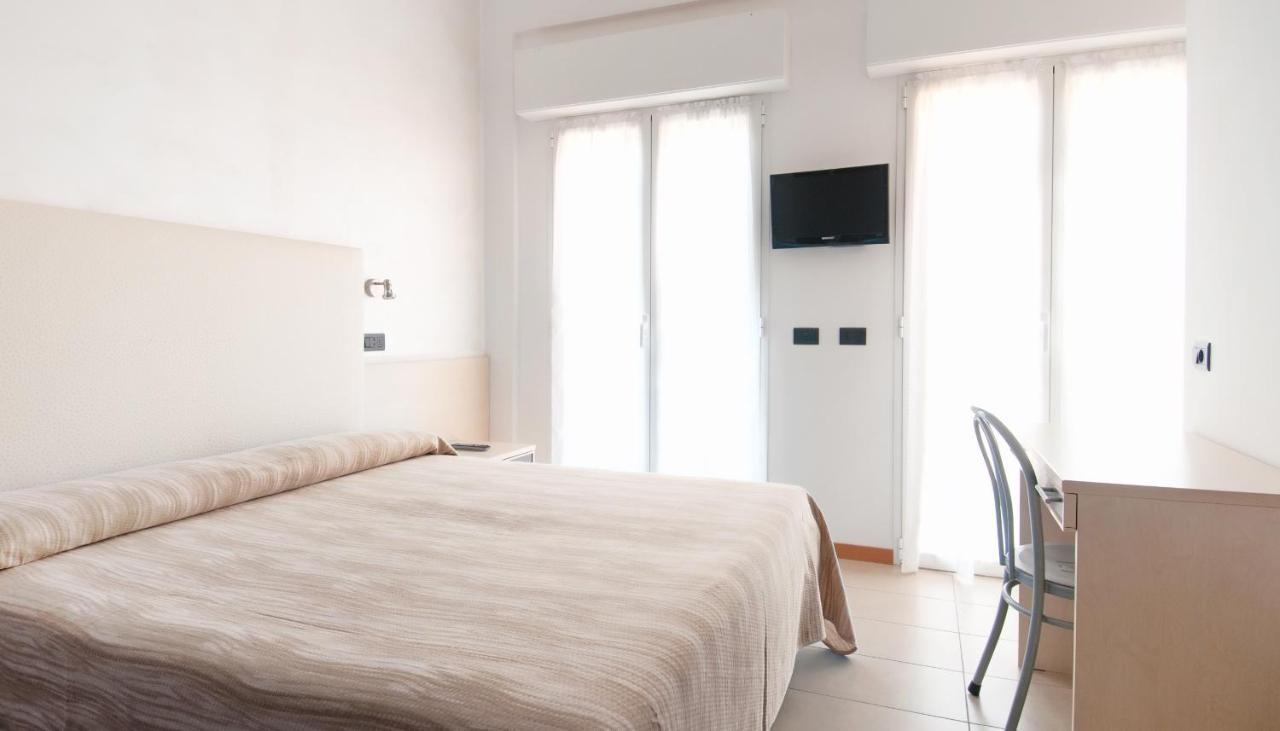 Hotel Aria Di Mare - Bed & Brunch In Centro A ريتشوني المظهر الخارجي الصورة